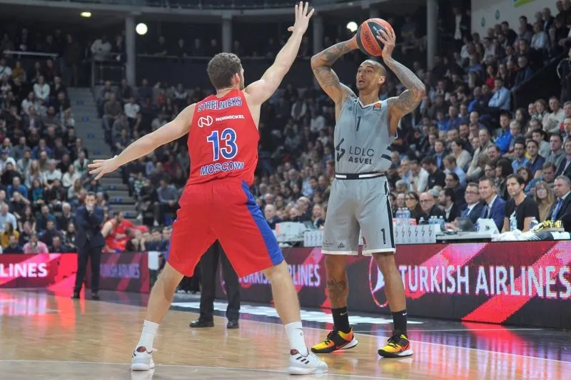 Edwin Jackson de retour en France en tant que pigiste médical à Nanterre