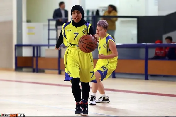 Interdite la semaine dernière de pratique pour tenue non conforme, la jeune musulmane a pu rejouer au basket