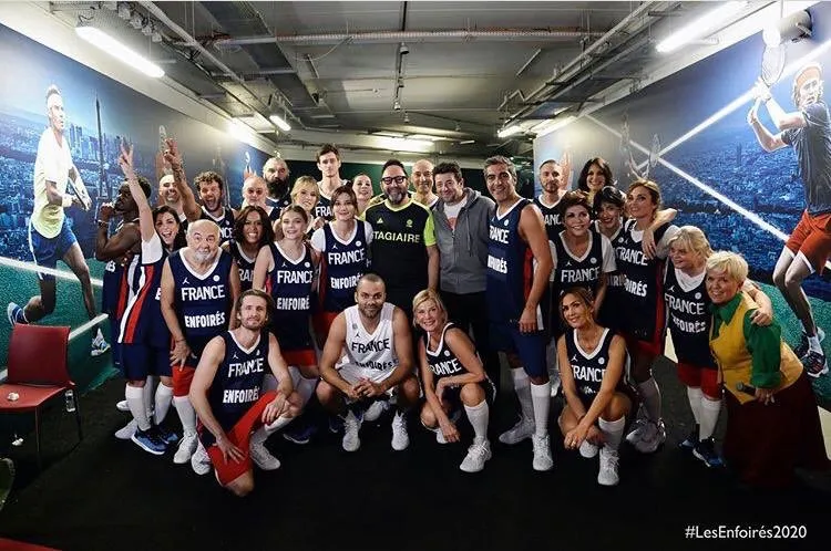 La photo: Michèle Laroque, Tony Parker et les Enfoirés