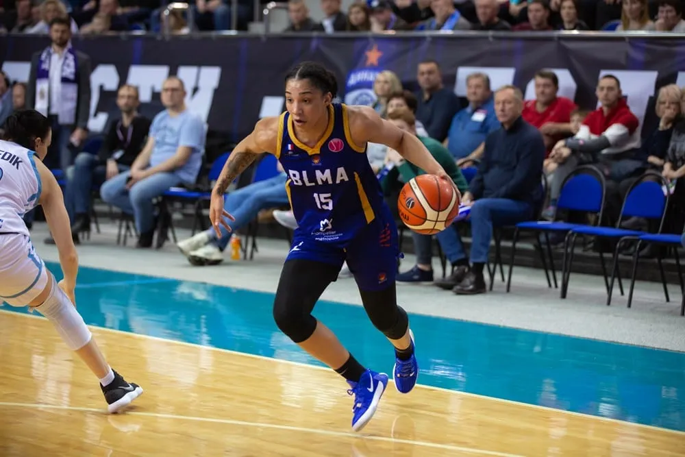 Euroleague féminine: Gabby Williams propulse Montpellier vers un succès prestigieux à Koursk