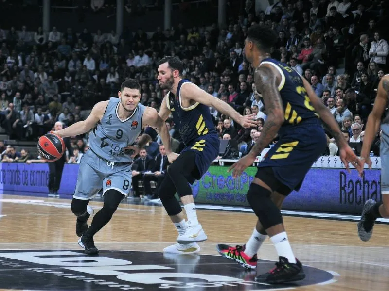 Espagne : L’ancien shooteur letton de l’ASVEL, Rihards Lomazs, à Saragosse