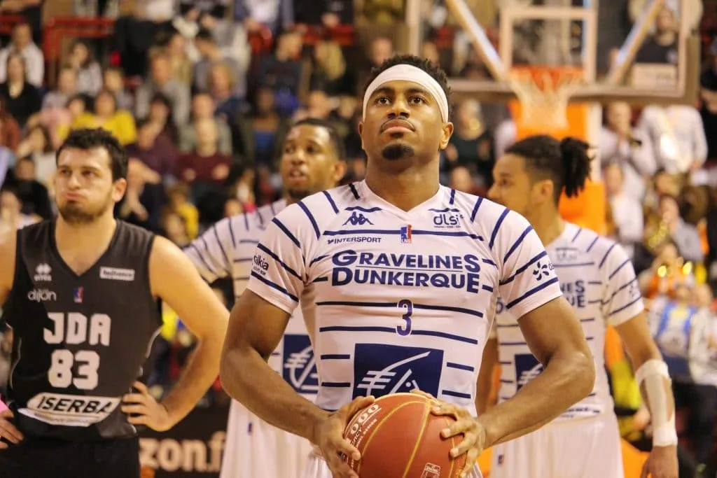 Gravelines se sépare de Trey Lewis