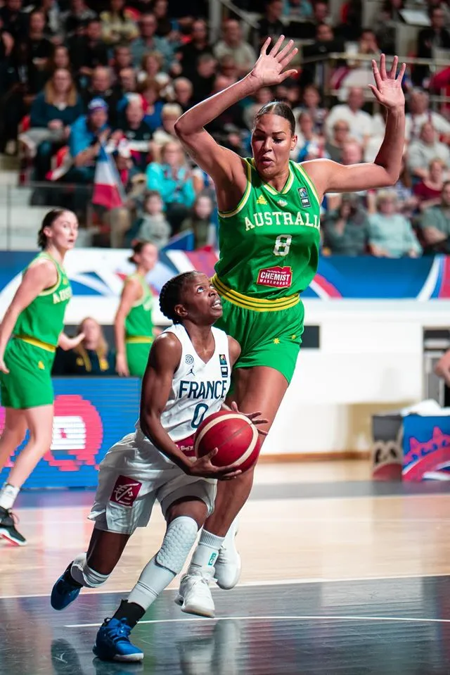 La photo: Olivia Epoupa & Liz Cambage