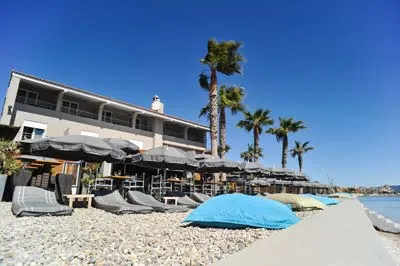 Audio: Le journaliste David Cozette raconte pourquoi il a dû fermer son hôtel-restaurant trois jours après son ouverture