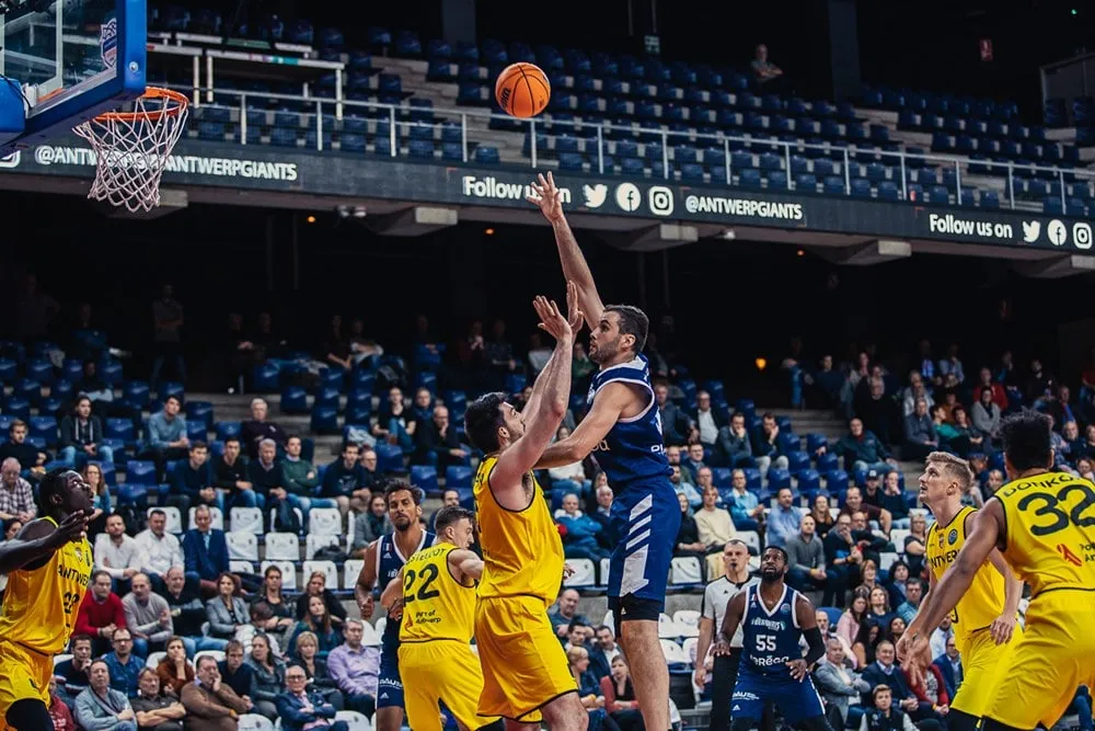 [REDIFF] En direct avec… Nicolas De Jong (Pau) : « Mes adversaires les plus coriaces ? Chris Bosh et Giannis Antetokounmpo »