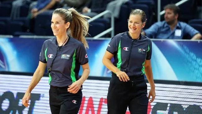 La FIBA franchit une étape importante en faveur des femmes arbitres