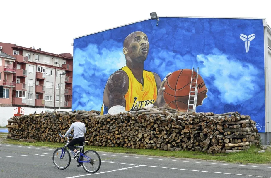 La photo: Une fresque de 12 mètres de haut représentant Kobe Bryant en Bosnie