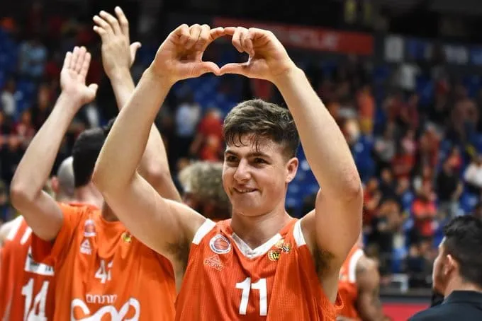Vidéo: L’incroyable buzzer beater qui qualifie Maccabi Rishon en finale des playoffs d’Israël