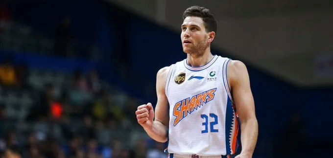 L’Américain Jimmer Fredette retourne en Chine, mais devra partager son temps de jeu avec deux autres étrangers