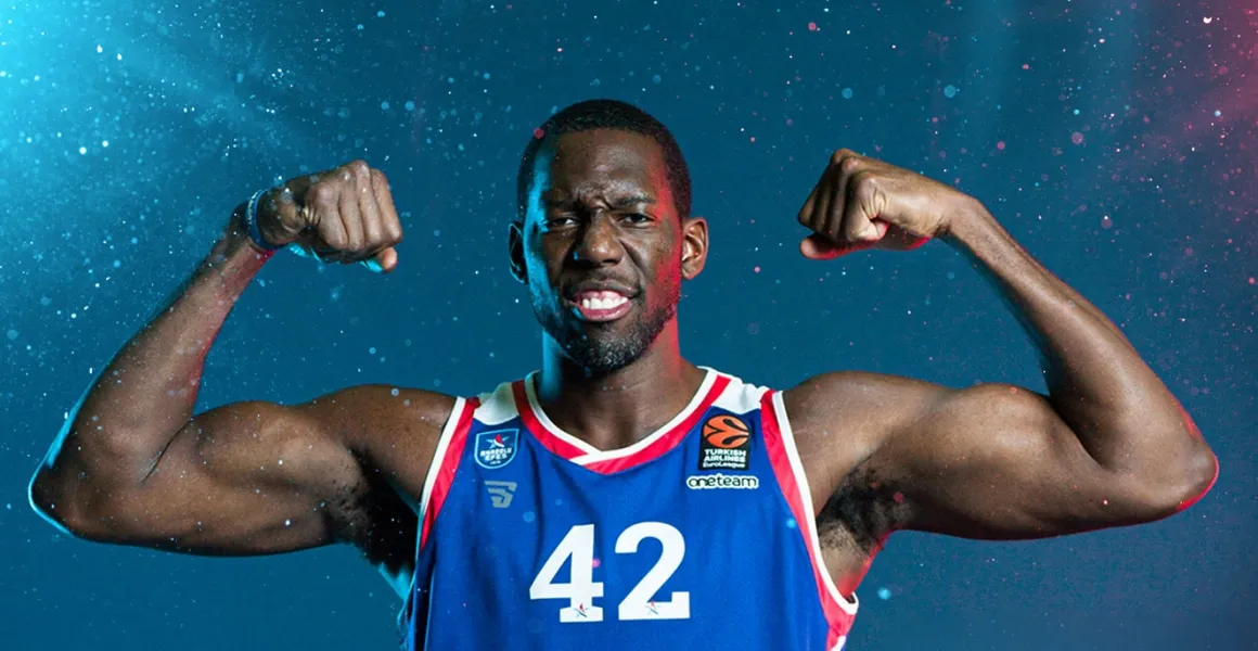 Vidéo: Le best of de Bryant Dunston, nouveau roi des contres en Euroleague