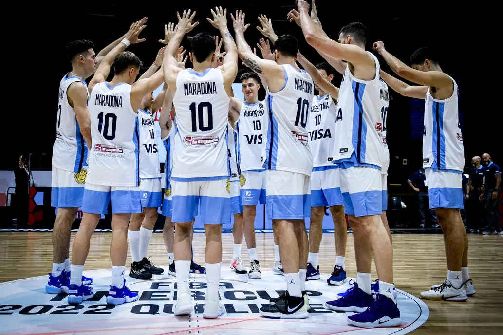 La photo: Les basketteurs argentins sont entrés sur le terrain avec le maillot de Maradona