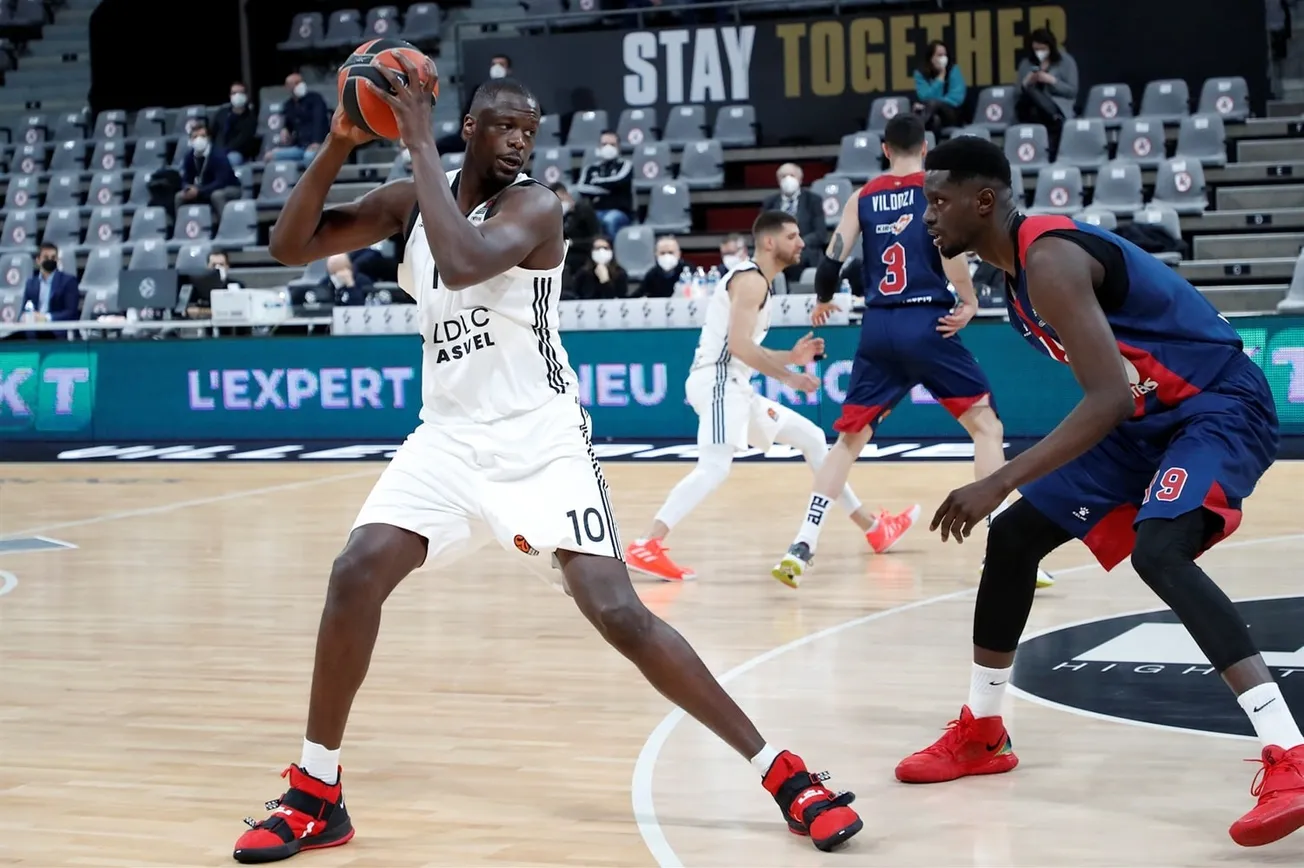 Moustapha Fall (Asvel) : « Partir ou rester, je n’en sais rien »