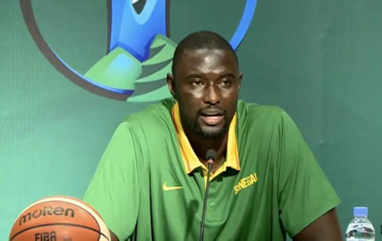 Boniface N’Dong (coach du Sénégal) : « Ce que fait un seul entraîneur adjoint en Espagne, quatre ou cinq personnes le font en NBA »
