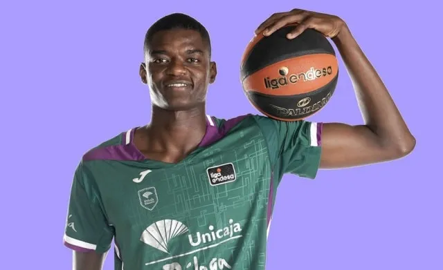 Espagne : Le grand espoir congolais Yannick Nzosa, 18 ans, prolonge à Malaga jusqu’en juin 2026