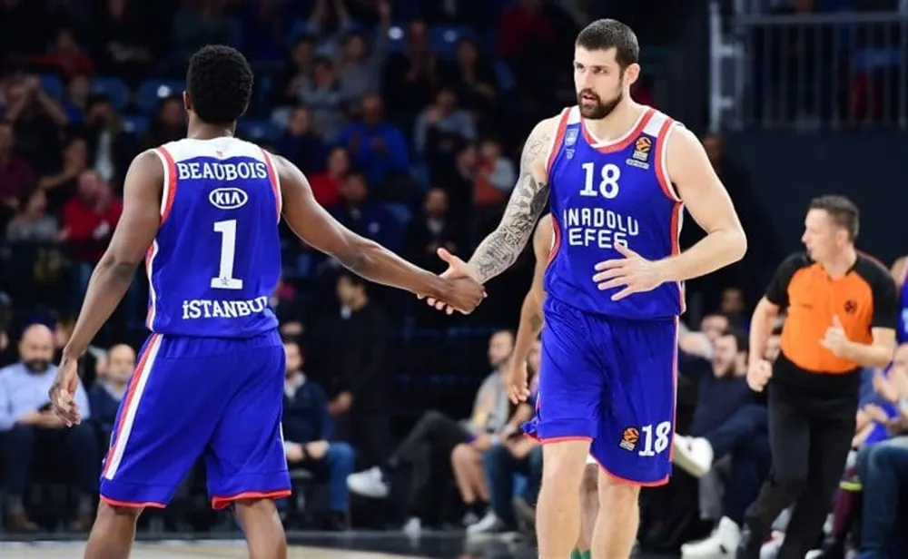 Turquie : Un double double pour Adrien Moerman avec Anadolu Efes
