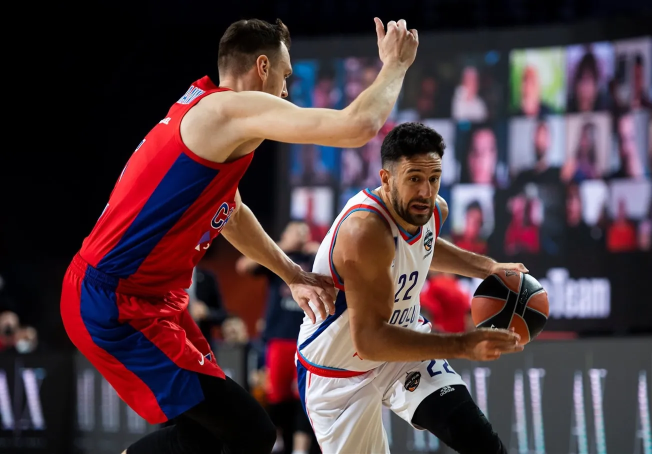 Euroleague : l’Anadolu Efes résiste à l’incroyable come-back du CSKA Moscou et file en finale !