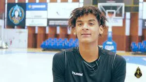 Vidéo : L’impressionnant double double de Neal Sako (Champagne Basket) face à Cholet
