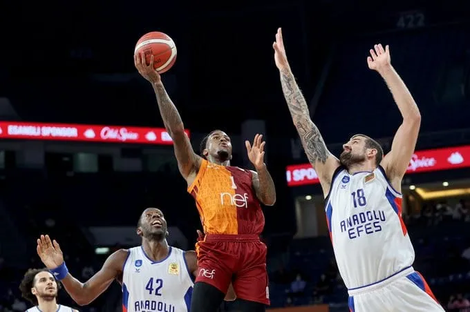 Turquie : Dee Bost signe un magnifique triple double