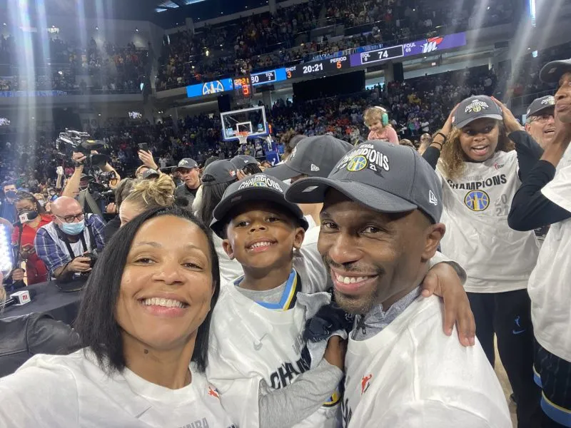 WNBA : Le coach franco-américain James Wade champion avec le Chicago Sky