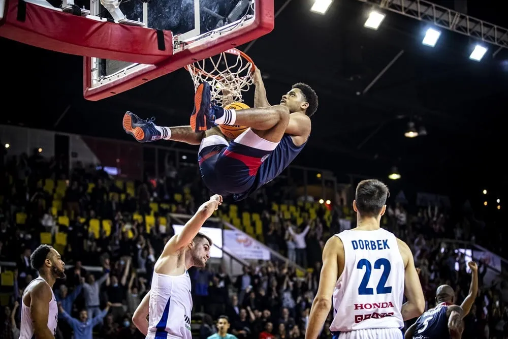 BCL : Strasbourg s’impose en ouverture grâce à une claquette dunk de Matt Mitchell