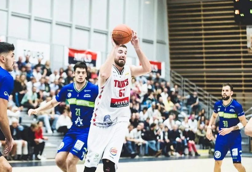 Relégué en NM1, Tours annonce le départ de Pierre Tavano et de sept joueurs dont Vincent Pourchot