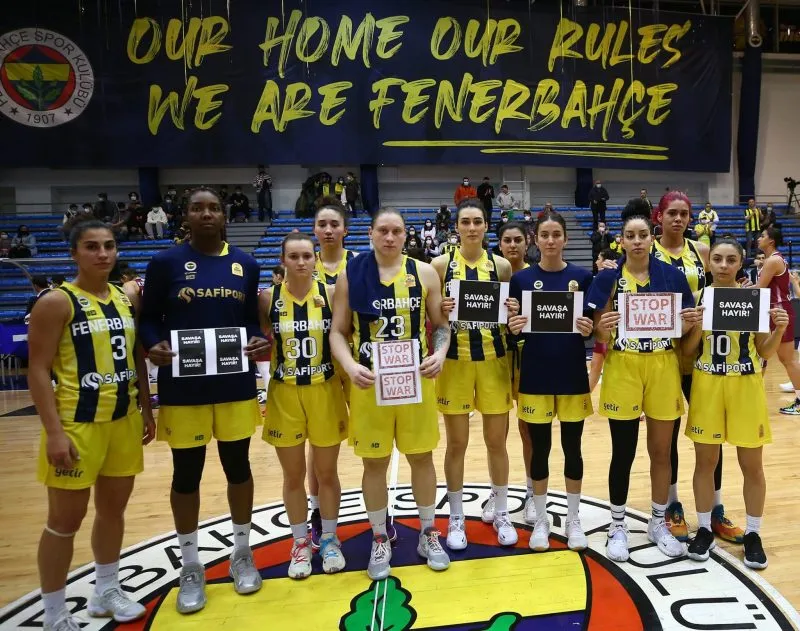 Bria Harley et le Fenerbahçe en soutien à l’Ukrainienne Alina Iagupova
