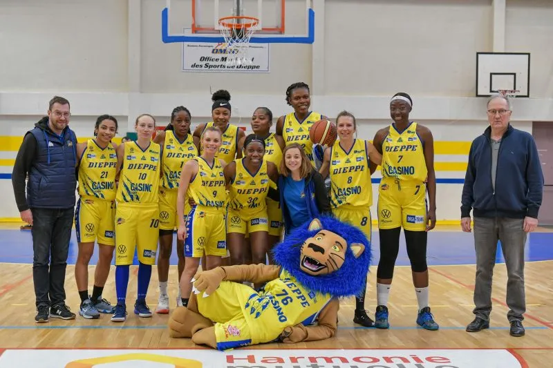 L’ancien entraîneur de l’équipe de France, Michel Gomez fait monter les filles de Dieppe en Nationale 2