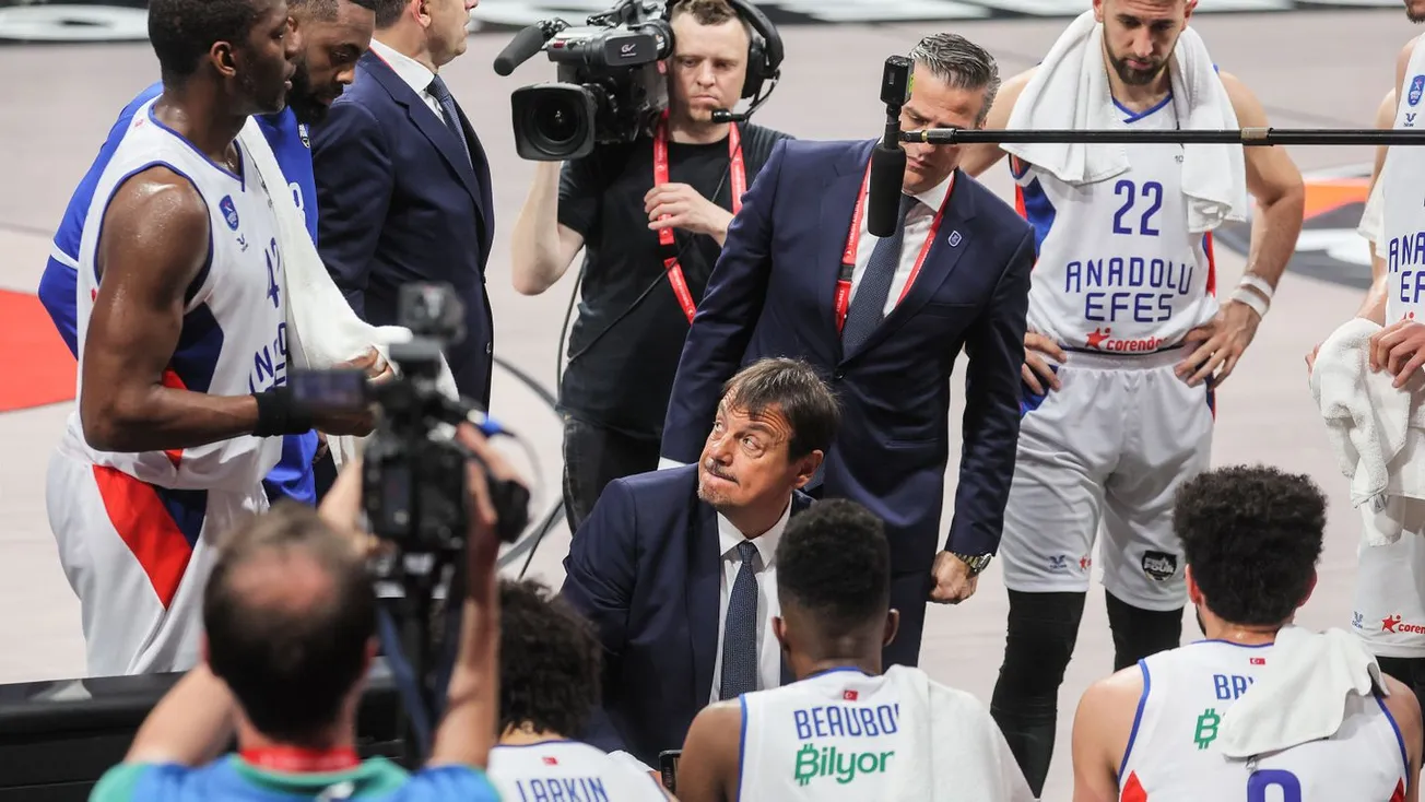 Ergin Ataman après la qualification de l’Anadolu Efes en finale de l’Euroleague : « Peut-être que Popovich m’aidera à aller en NBA maintenant »
