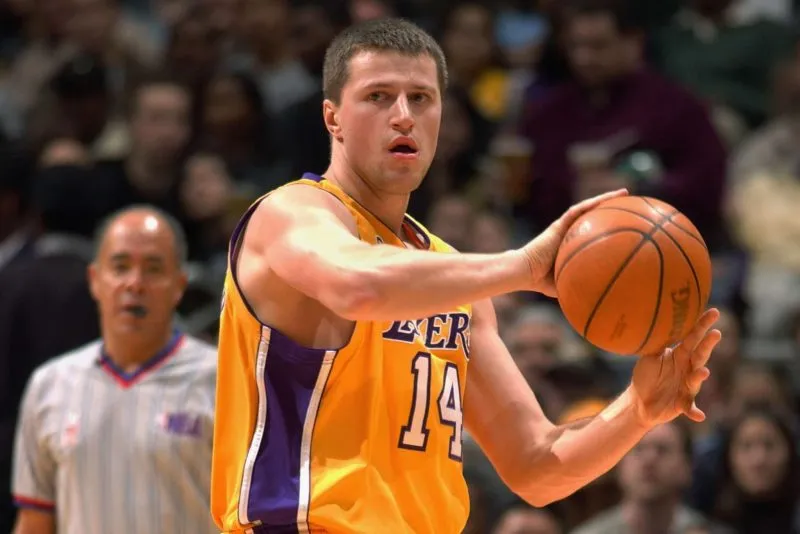 L’Ukrainien Slava Medvedenko vend deux ses bagues de champion NBA pour venir en aide à son pays