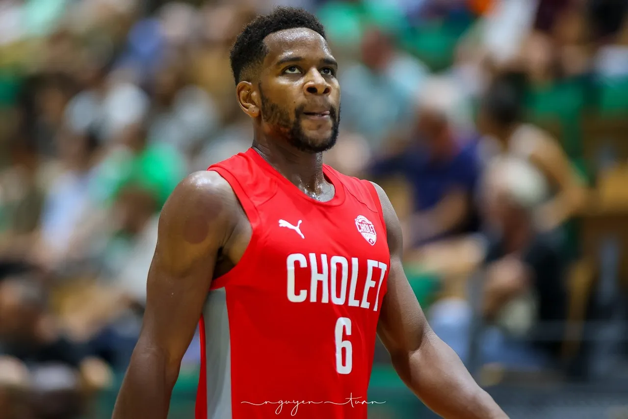 Vidéos : L’incroyable buzzer beater du Choletais Dominic Artis face à Fos