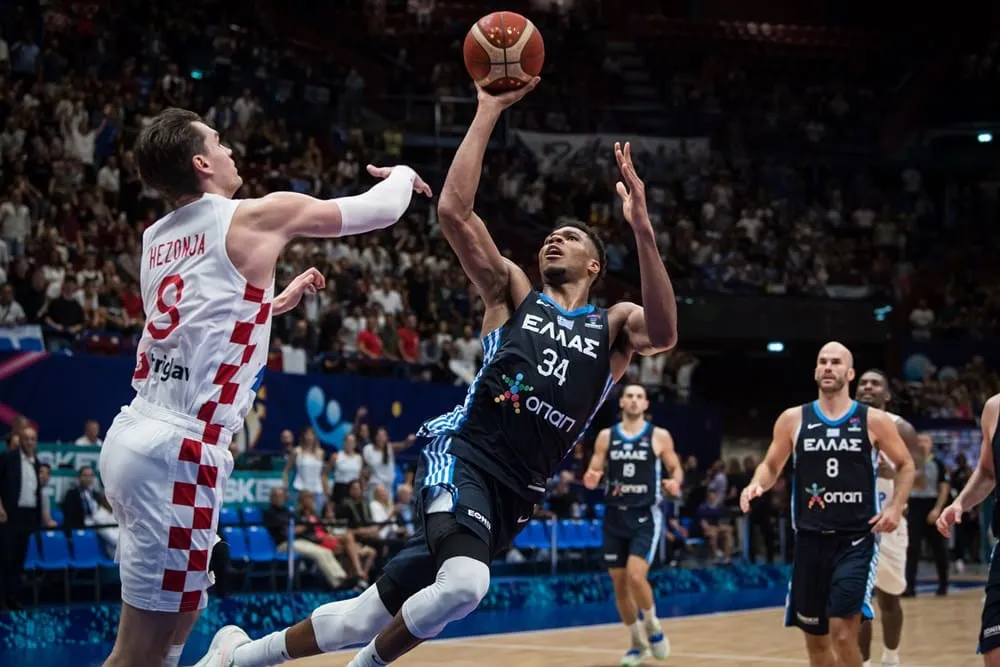 Vidéos : Giannis Antetokounmpo, une star planétaire à Milan