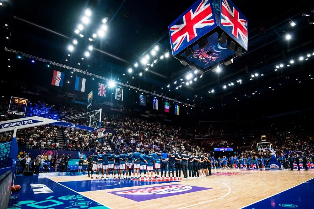 Vidéo : Une minute de silence pour la Reine d’Angleterre lors de Grande-Bretagne vs Italie