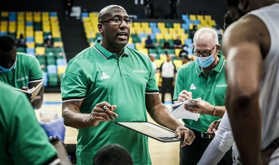 EuroBasket – Mike Brown, coach des Sacramento Kings : « Je suis étonné de voir à quel point le jeu est physique »