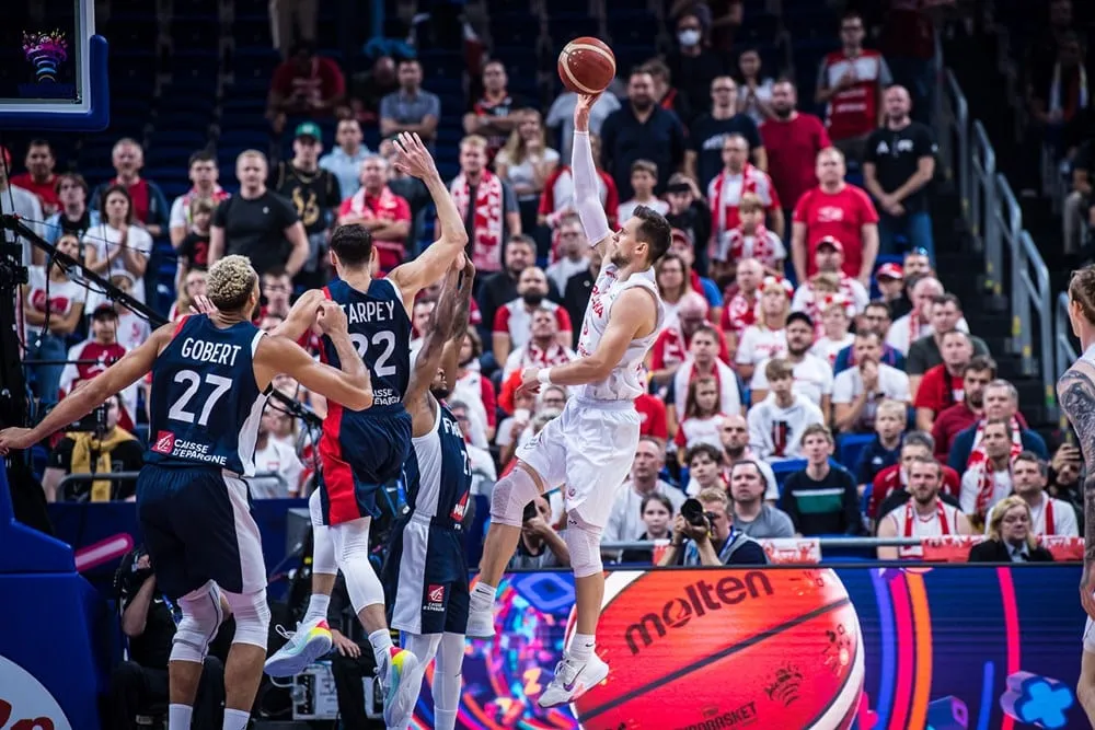 Euroleague : Le « héros polonais » Mateusz Ponitka va jouer pour le Panathinaikos