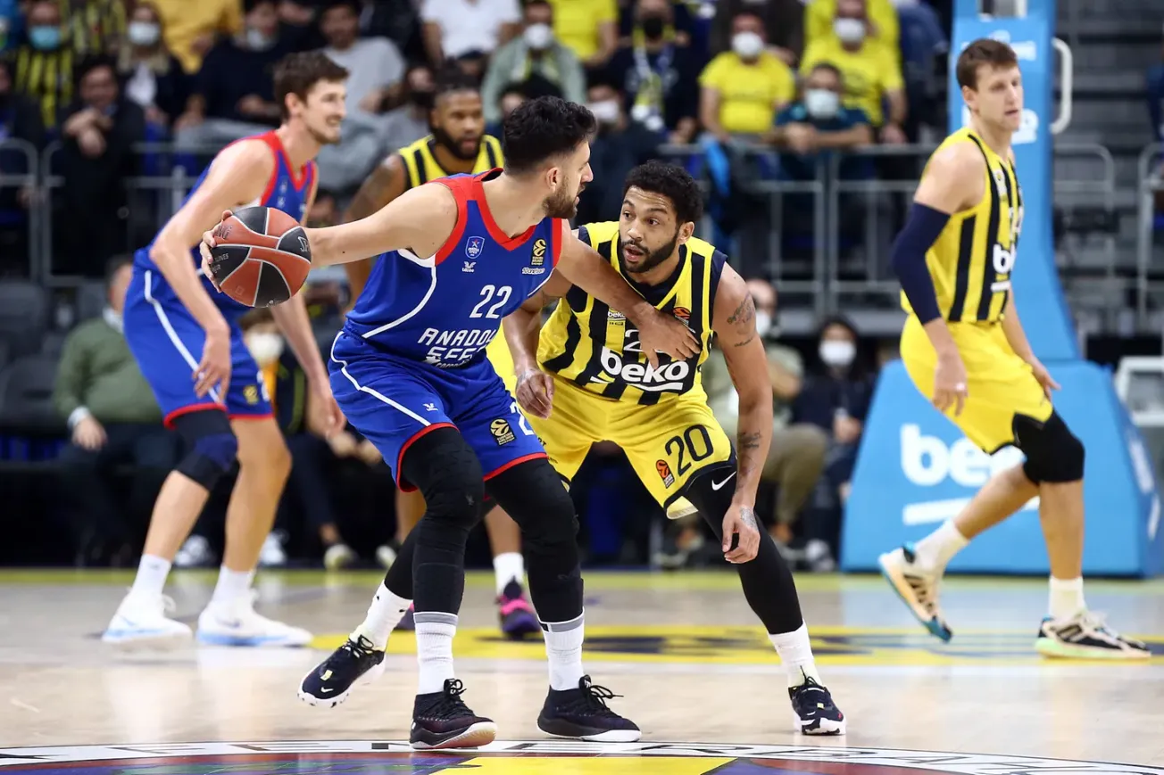 Guide Euroleague 2022-23 – Turquie : l’Anadolu Efes vise le threepeat, Fenerbahçe mise sur Itoudis