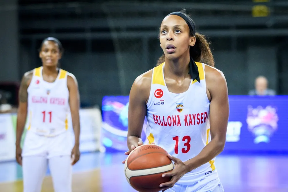 L internationale su doise Farhiya Abdi renforce Bourges Basket