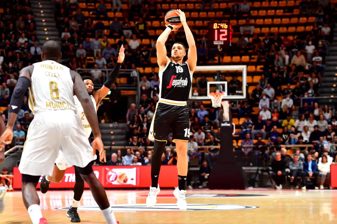 La Virtus Bologne célèbre sa première victoire en Euroleague depuis 15 ans