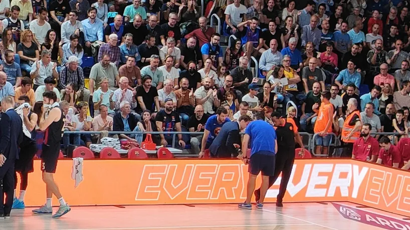 Vidéo : quand l’arbitre français Joseph Bissang se blesse durant Barcelone – Milan