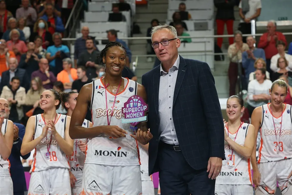 Bourges remporte sa première SuperCup