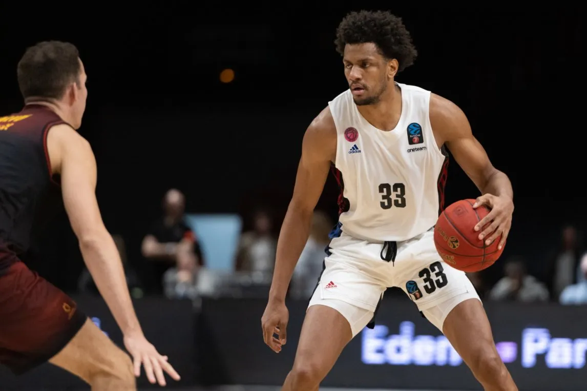 Vidéo : 24 heures en immersion avec le Paris Basketball