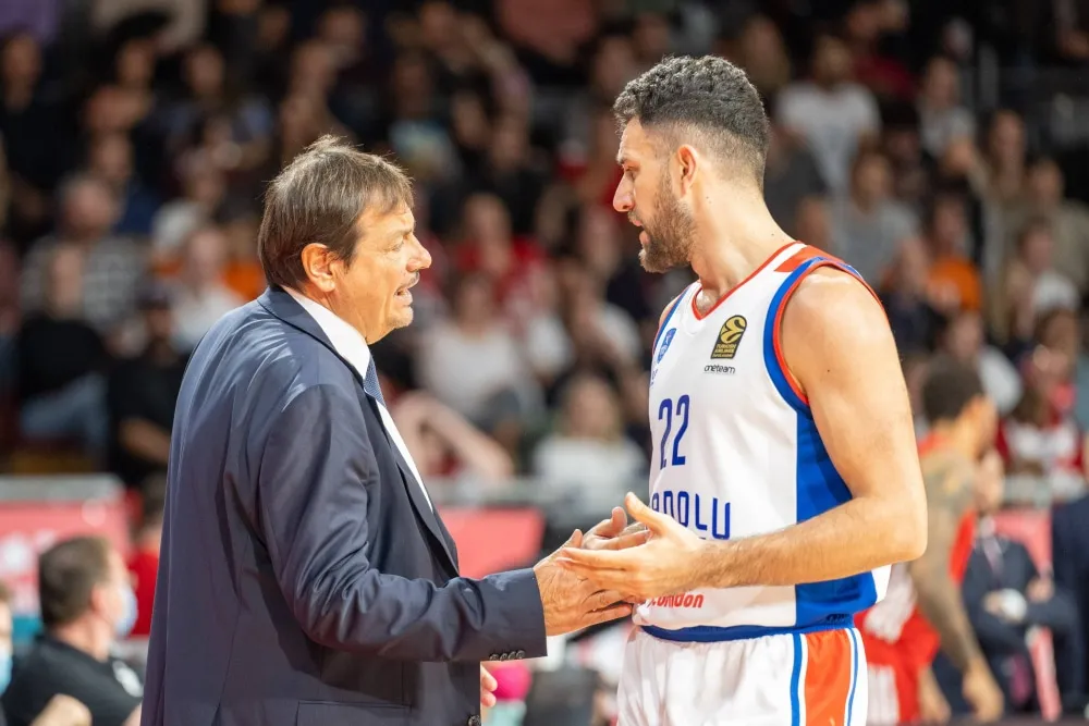 Ergin Ataman sur le refus de laisser jouer Vasilije Micic avec la Serbie : « L’Anadolu Efes a pris la décision »