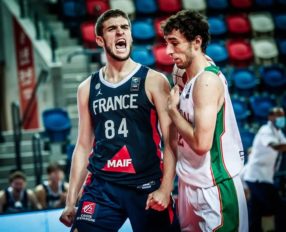Maël Hamon-Crespin s’engage avec le Paris Basketball