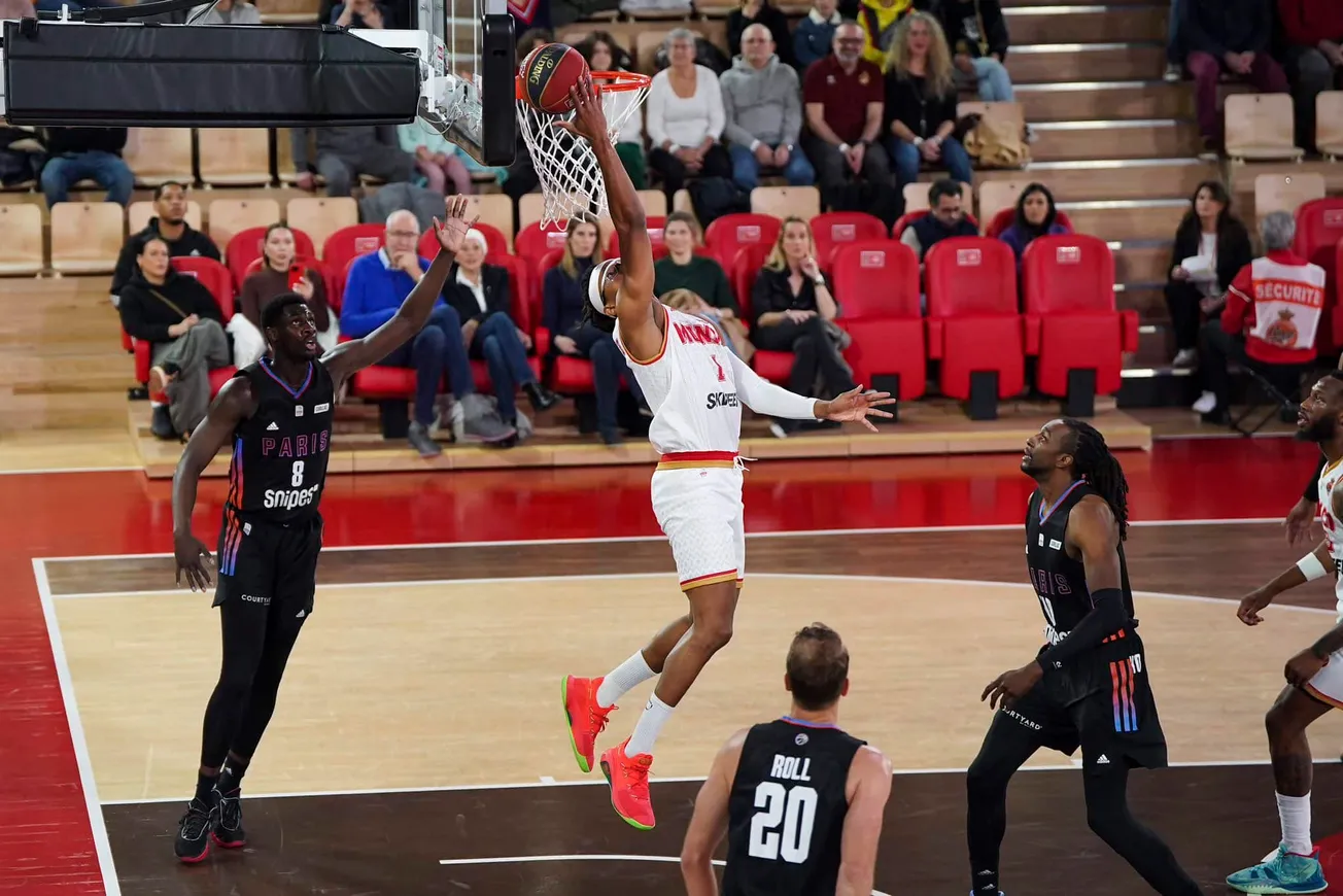 Chima Moneke, après la victoire de Monaco contre Paris : « En ce moment, je suis heureux à Monaco »
