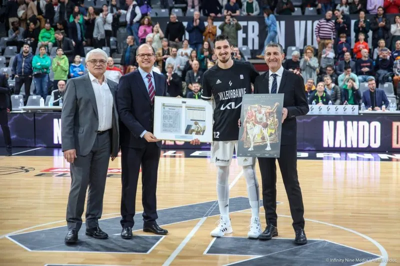 Nando De Colo honoré pour son record en Coupes d’Europe
