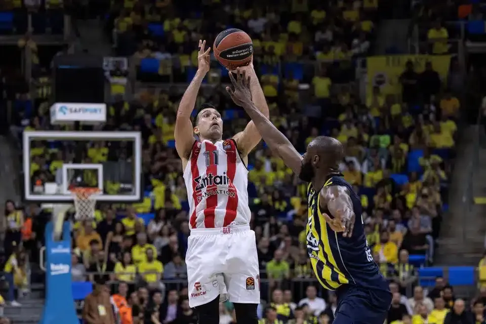 Euroleague : Kostas Sloukas crucifie Fenerbahçe au buzzer !
