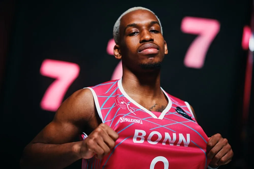 Officiel Le MVP de la Basketball Champions League, TJ Shorts, signe