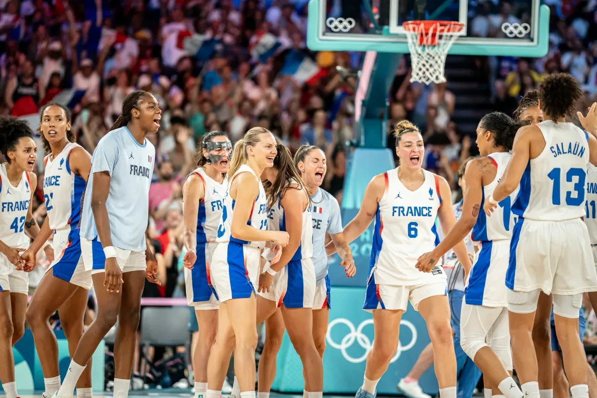Les Bleues et leur public : les grandes retrouvailles à Caen
