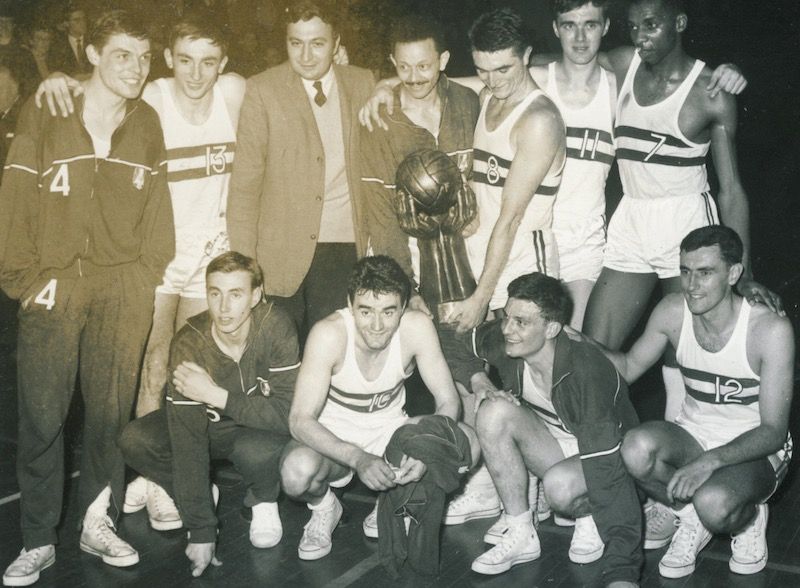 En définitive, l’aîné des Tony Parker, Boris Diaw, Florent et Mickaël Pietrus et autre Rudy Gobert est Roger Antoine. Le premier joueur « de couleur » comme on disait à jouer en équipe de France.