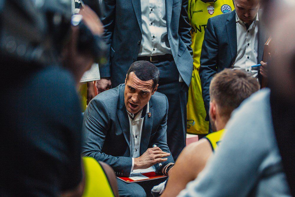 Allemagne Le coach de Anvers, Roel Moors, à Bamberg Basket Europe