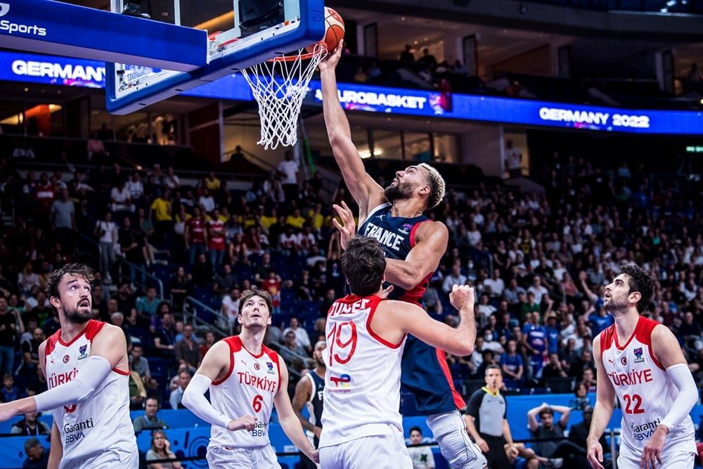 Vidéo L’équipe de France à Berlin en 8e de finale Basket Europe
